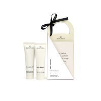 DOUBLE GIFT ARCTIC MIDNIGHT Glättendes körperpeeling 50 ml + Feuchtigkeitsspendendes körpergel-öl 50 ml